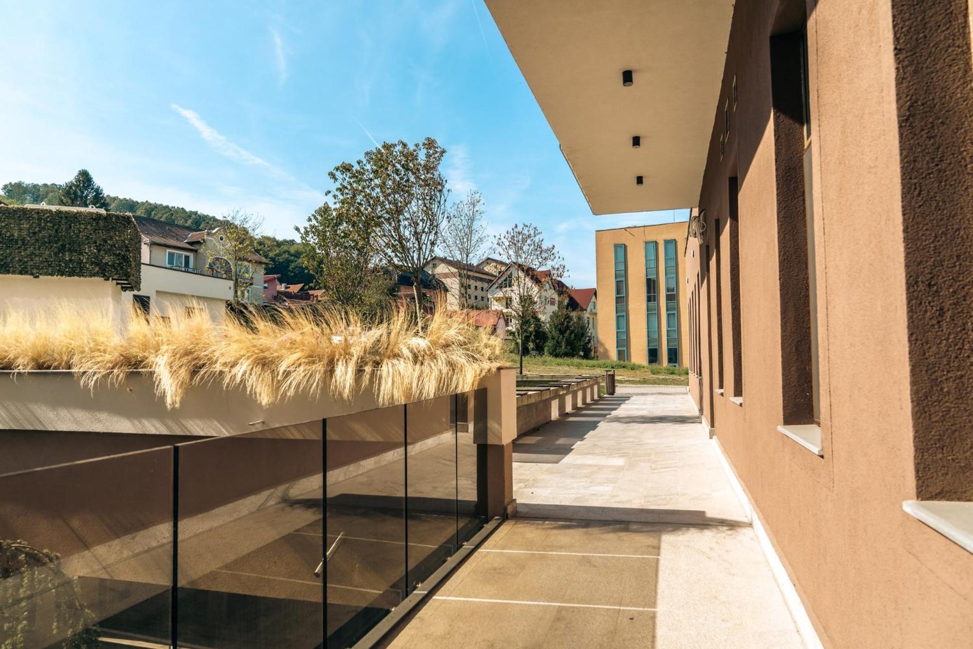 City Center Accommodation - 108 Resita Exterior photo